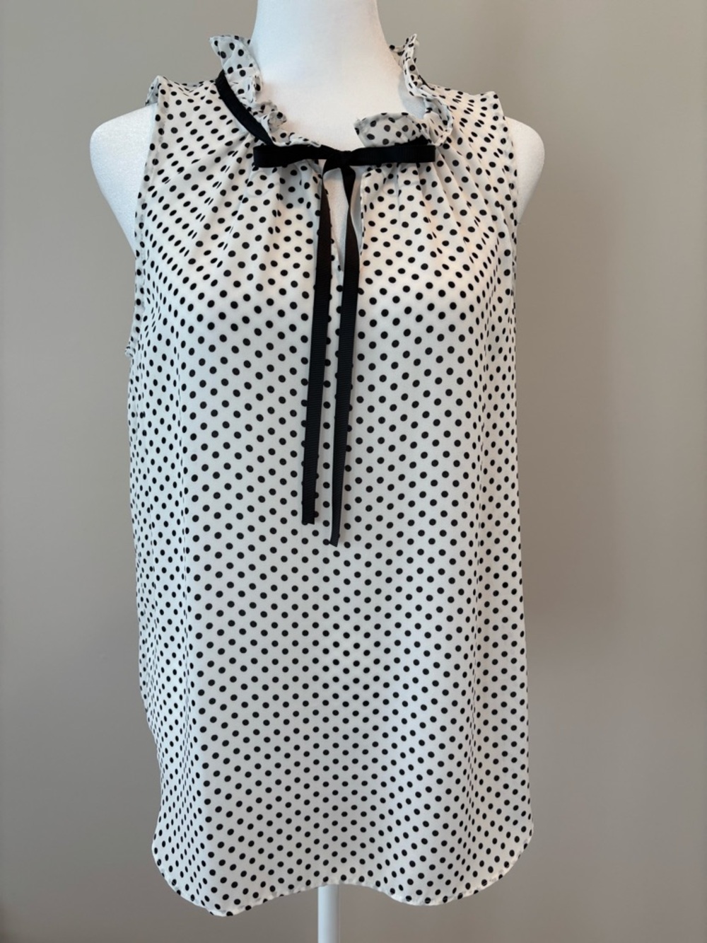Violet & Claire NWOT Polka Dot Sleeveless Top Womens Medium Cute and Feminine